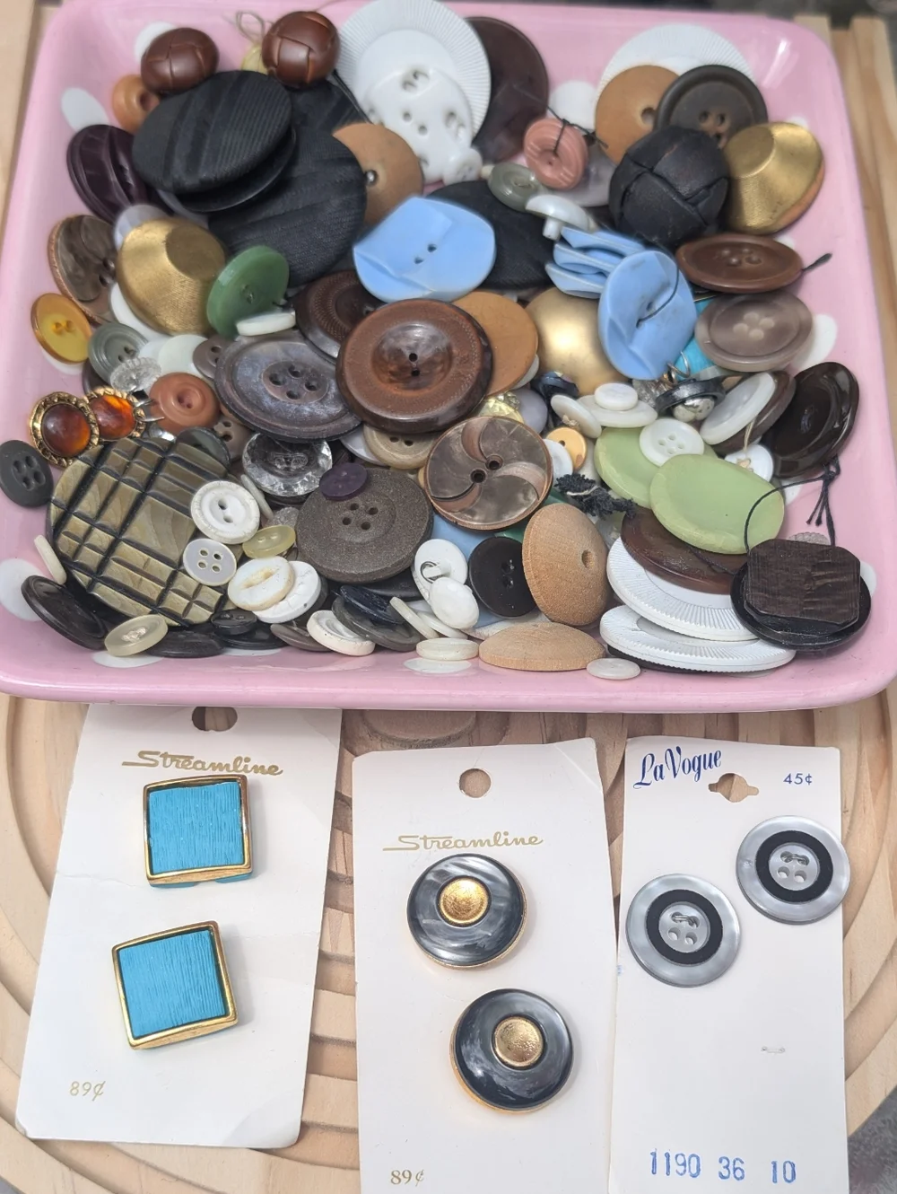 Vintage Assorted Buttons - Lot Of Old Buttons Sewing Collecting Craft - Picture 1 of 12